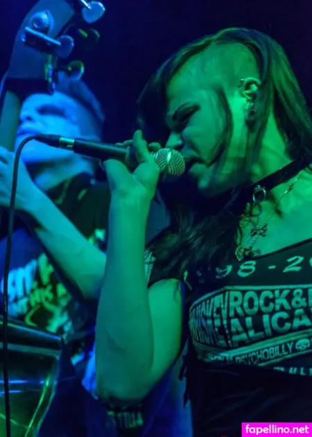 Shakey Sue OnlyFans Thumbnail #0D18Acia8x