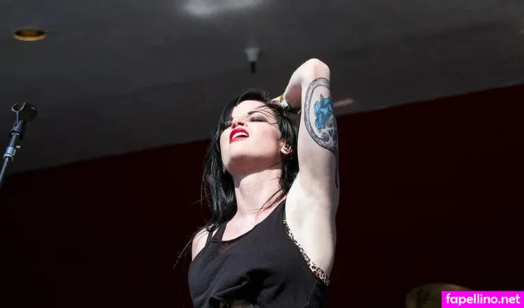 Shakey Sue OnlyFans Thumbnail #gIL3nmkXxJ