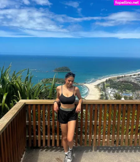Shania Hawkins OnlyFans Thumbnail #3HPR67izwC