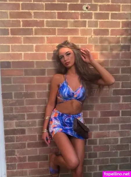 Shania Kerrigan OnlyFans Thumbnail #0XsZHaX3nj
