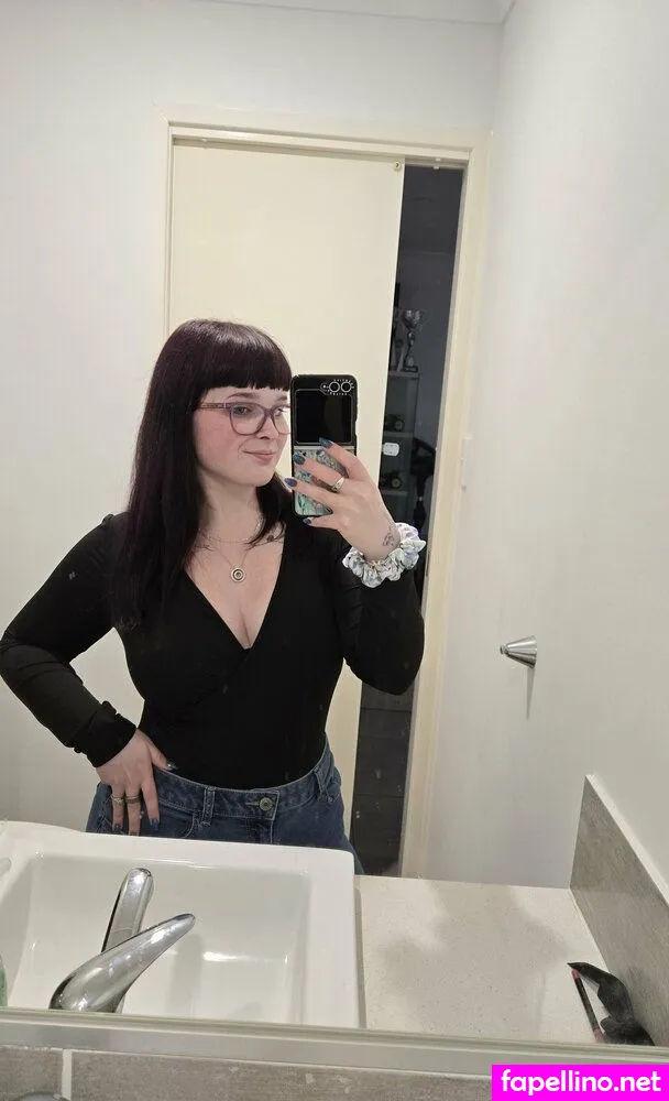 shaaarrri, shari2001 Nude Leaked OnlyFans Photo #hvDxk9JPcj