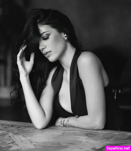 Sharon De Luca OnlyFans Thumbnail #O8987VUcGF