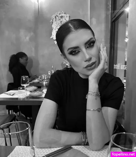 Sharon De Luca OnlyFans Thumbnail #P19UbCtnox