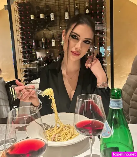 Sharon De Luca OnlyFans Thumbnail #fXdiJfJCP3