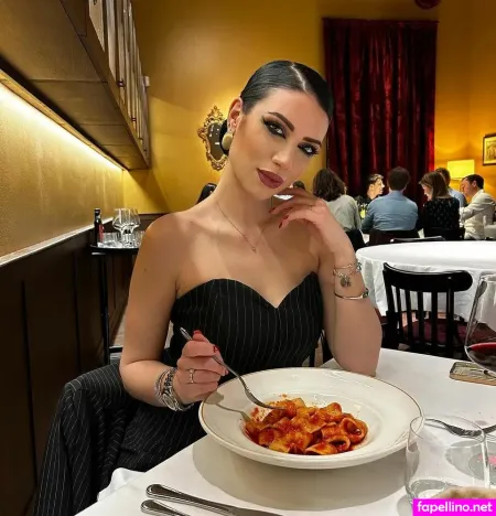 Sharon De Luca OnlyFans Thumbnail #iF9D90IQvy