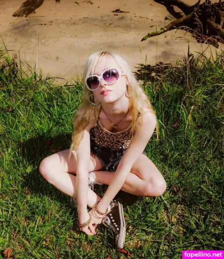 Shauna Dean Cokeland OnlyFans Thumbnail #2bwmgbgct7