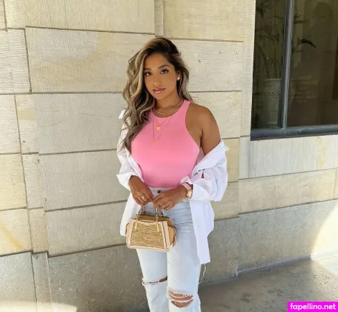 Shaweena OnlyFans Thumbnail #mAYlwgLLEM