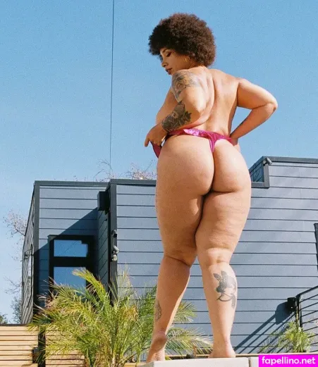 Shawna White 1 OnlyFans Thumbnail #1NbTUhzyQ8