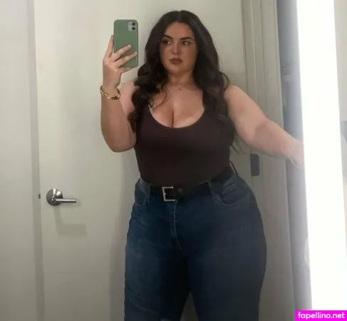 Shayley Phillips OnlyFans Thumbnail #4YFpGYRJS0