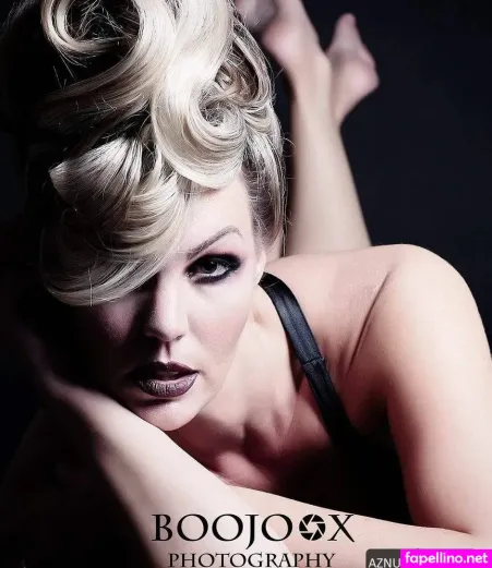 Shayna Wayne OnlyFans Thumbnail #WxLhPY9Nha