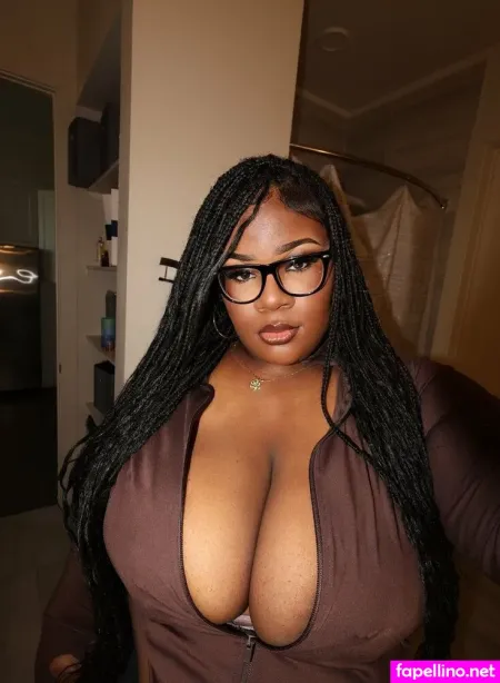 Shefine OnlyFans Thumbnail #YPoe3hJlCx