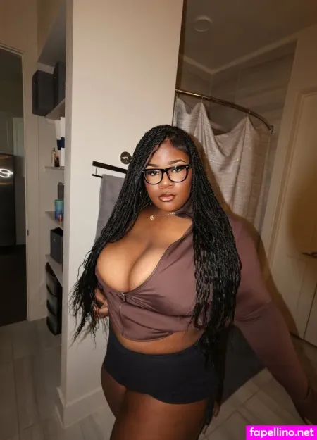 Shefine OnlyFans Thumbnail #hxCx64yML9