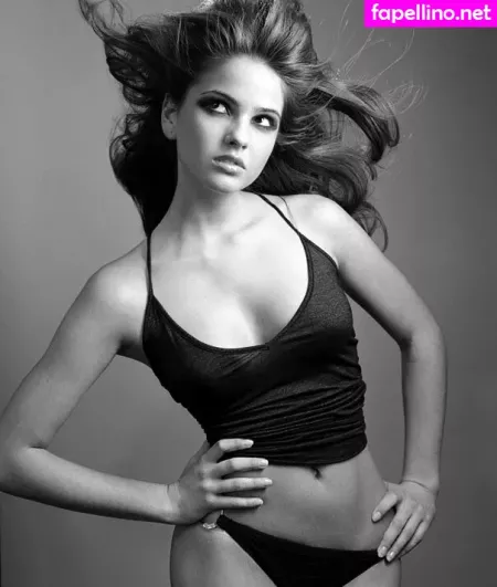 Shelley Hennig Main Profile Photo