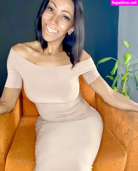 Shemale 23cm OnlyFans Thumbnail #PESdiWnEex