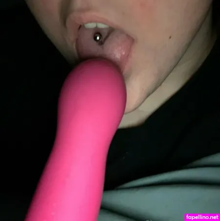 Shes A Wallflower OnlyFans Thumbnail #E2ogOlby0G