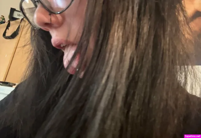 Shesyourgirlxo OnlyFans Thumbnail #XZO9S9vUeZ