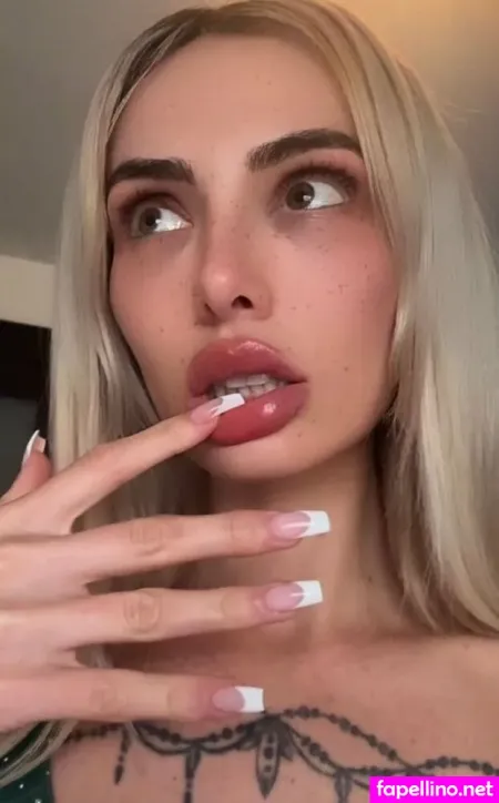 Shiasnow OnlyFans Thumbnail #s073Xm1put