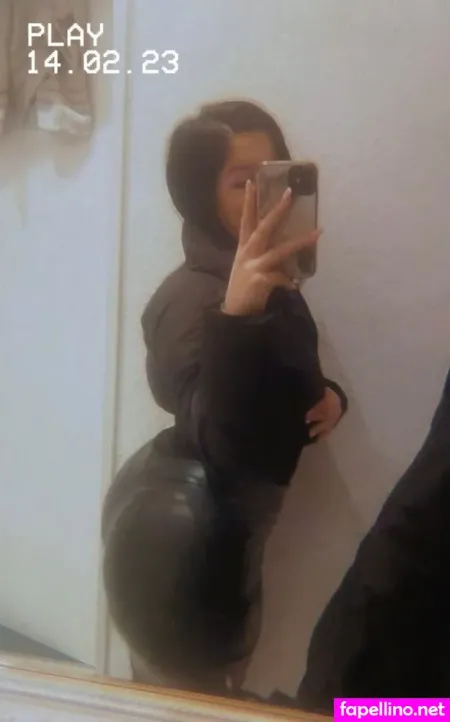 Shitboxmommy OnlyFans Thumbnail #wrs4l9guns