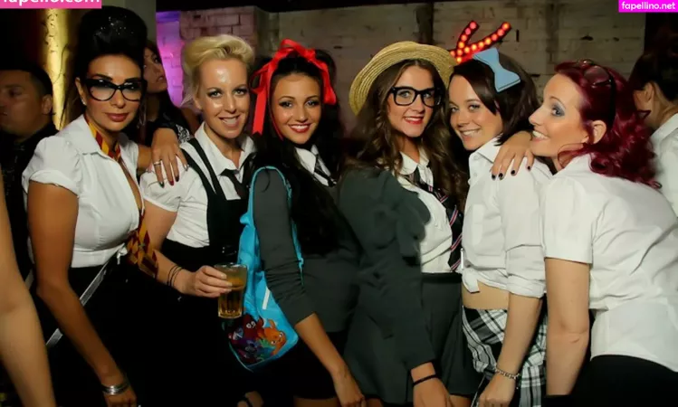 Shobna Gulati OnlyFans Thumbnail #UaCEdshf2m