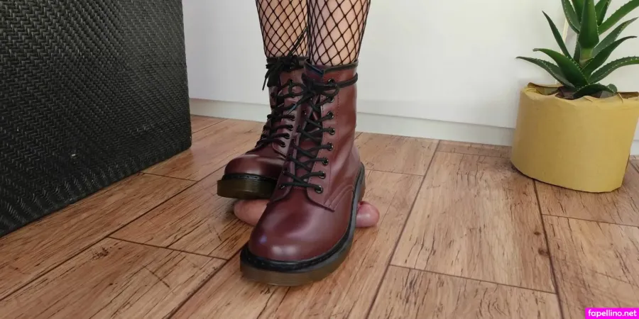 Shoe Lovers OnlyFans Thumbnail #V519b6PU0S