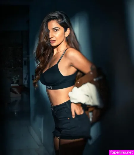 Shruti Yogi Main Profile Photo