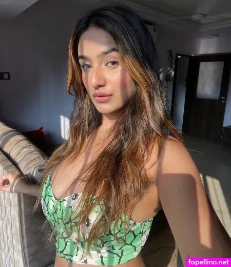 Shubhna Agarwal OnlyFans Thumbnail #r1jbpna4Oj