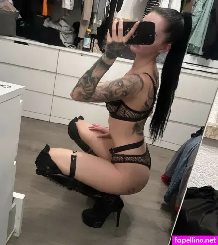 Shutuphooker 1 OnlyFans Thumbnail #jiiJ9GHAth