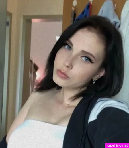 Shy Amateur Teen OnlyFans Thumbnail #vM21DrUzWT