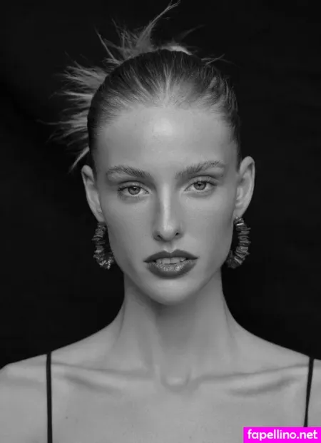 Sienna Cochrane OnlyFans Thumbnail #QHYgu78Fmh