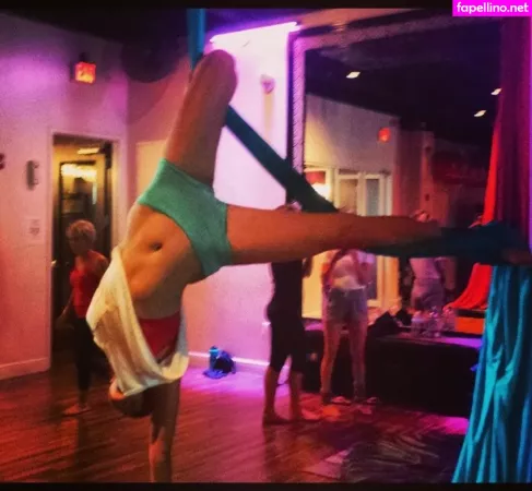 Sieren Pole OnlyFans Thumbnail #1N9QsyXWIO