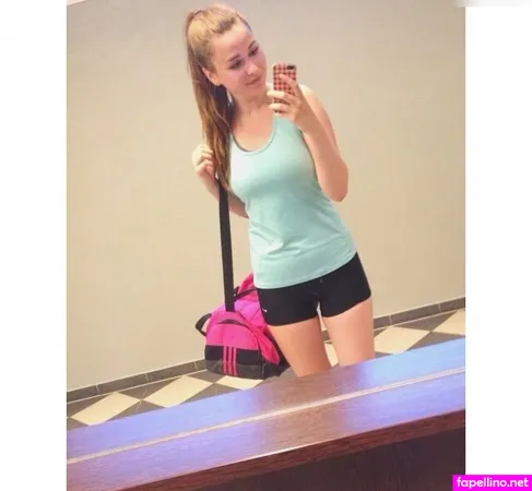 Simfinity Nina OnlyFans Thumbnail #4TrBSGDvQS