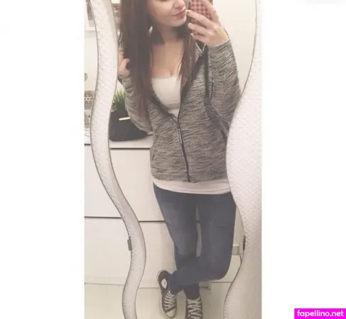 Simfinity Nina OnlyFans Thumbnail #9FER8w4LBz