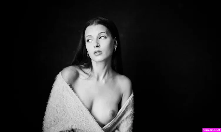 Similunea OnlyFans Thumbnail #4OaVX8OxM5