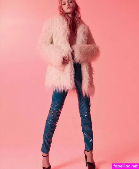 Simona Kust OnlyFans Thumbnail #B3LynuMSvR