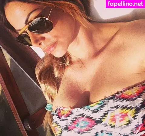 Simona Salvemini OnlyFans Thumbnail #2VLmDP9B3d