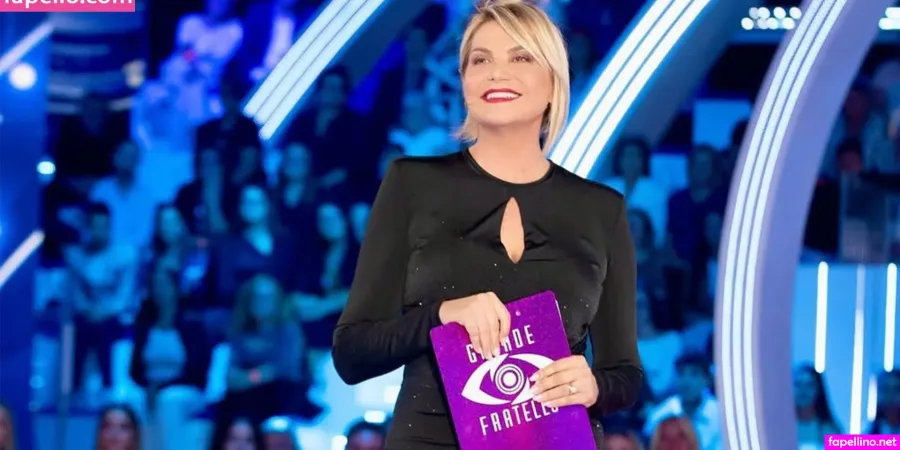 Simona Ventura OnlyFans Thumbnail #0OxQ4caRhB