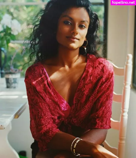 Simone Ashley OnlyFans Thumbnail #dNq10t1ydn