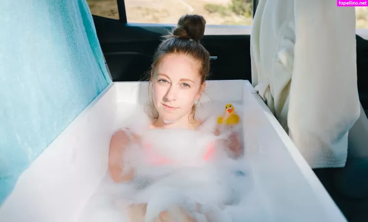 Simone Giertz OnlyFans Thumbnail #B6HNPzz73r