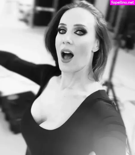 Simone Simons OnlyFans Thumbnail #7NyVOrsVCN