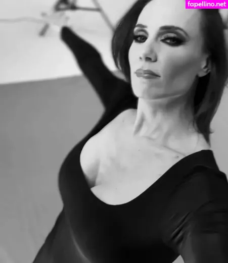 Simone Simons OnlyFans Thumbnail #GIm7EnX4Q0
