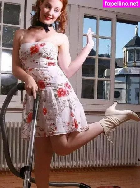 Simone Simons OnlyFans Thumbnail #f9Tp0Jrear