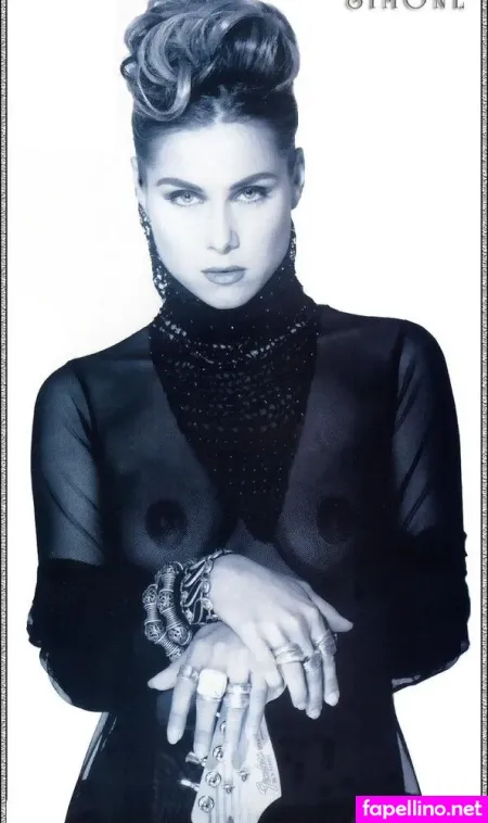 Simone Stelzer Main Profile Photo