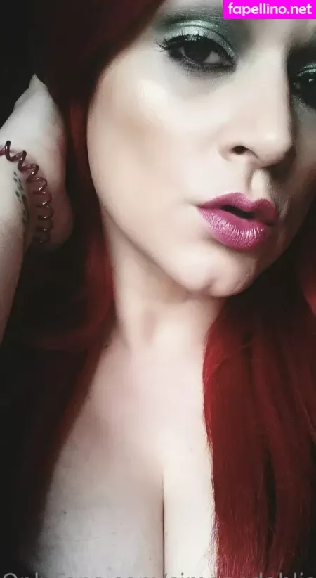 Simonedahlia OnlyFans Thumbnail #uHuPSbKnbo