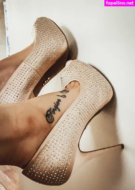 Simplyyprettyytoes OnlyFans Thumbnail #2zhNe3HF7C