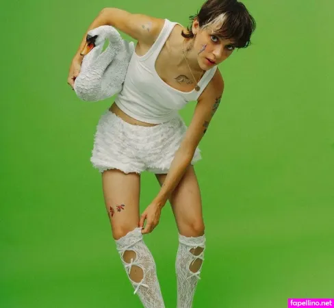 Singer Pomme OnlyFans Thumbnail #NXfZ6UdQze