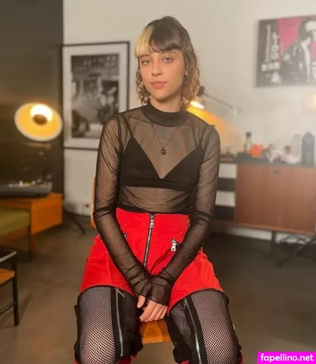 Singer Pomme OnlyFans Thumbnail #yVtIAjKCmj