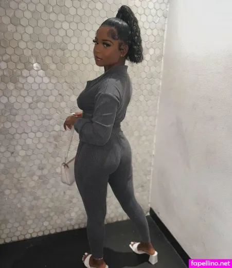 Sinrobinsonxxx OnlyFans Thumbnail #5VkCBXFEzG