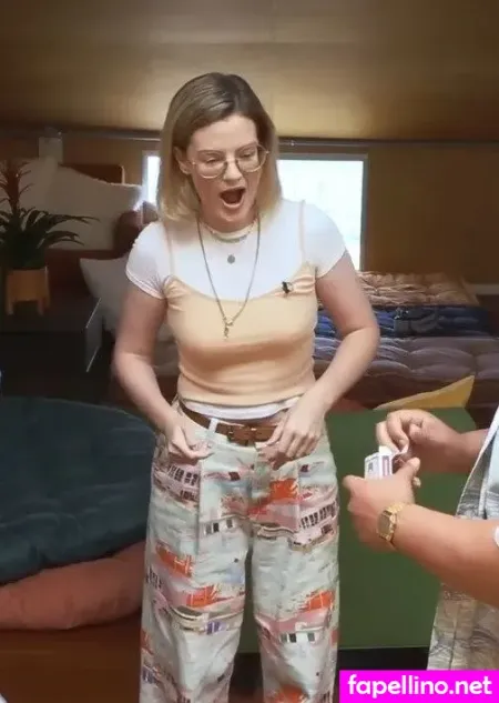 Siobhan Thompson OnlyFans Thumbnail #Mr4qF4gVAj