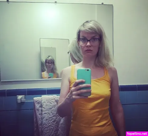 Siobhan Thompson OnlyFans Thumbnail #S1acaXcfGB