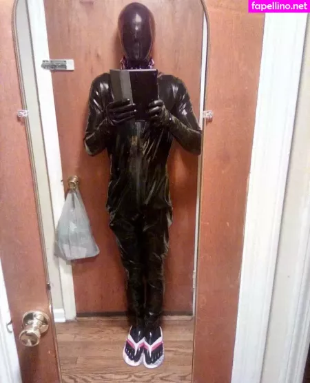 Sir Latexman OnlyFans Thumbnail #xKKzJzUOJX